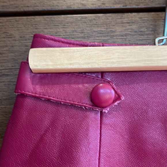 VINTAGE 100% Leather Fuchsia Miniskirt ‘XS’ - Picture 3 of 13